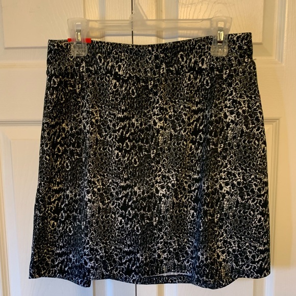 Seg’ments Luxe black & white skort . - Picture 4 of 7